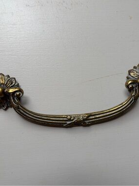 Vintage 5.5 in Rosette Ornate Gold Bail Dresser Drawer Pull